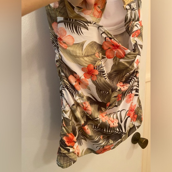 NWOT Tommy Bahama Floral Tankini Swimsuit Top - Size Medium - Picture 11 of 16